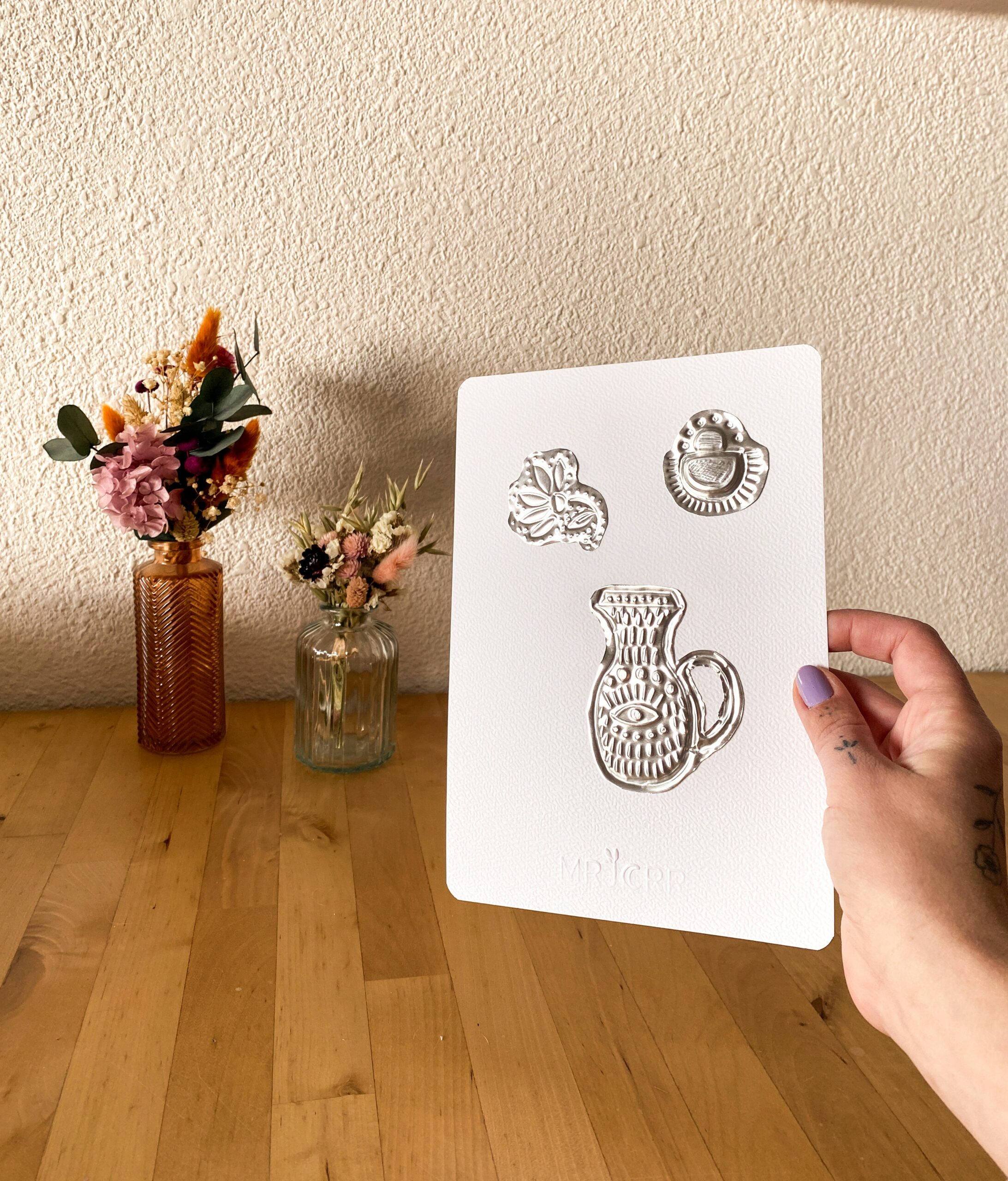 Gravure sur métal à repousser argenté – Image 4